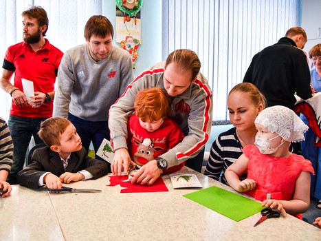 "Авангард" поздравил юных болельщиков из ОДКБ с наступающим Новым годом
