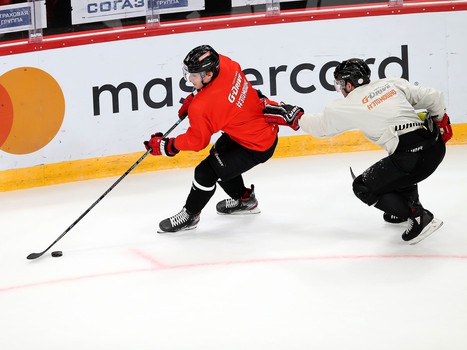 «Белые» vs «красные»: тренировочный матч