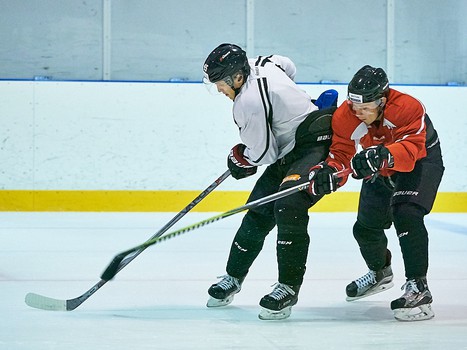 Тренировка "Авангарда" перед первым матчем на сборе