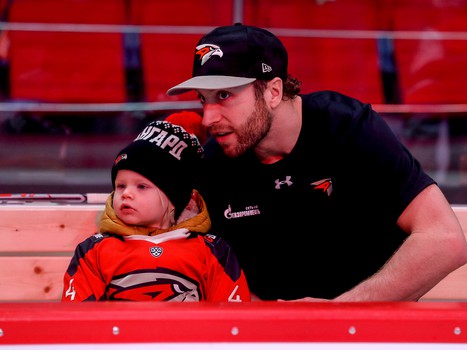 Семейные катания «Авангарда» перед Новым годом