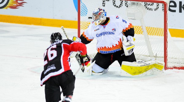 Шестой "сухарь" Фурха, первый гол Хохрякова и праздничное настроение! Итоги матча "Авангард" - "Северсталь" (4:0): видео + инфографика