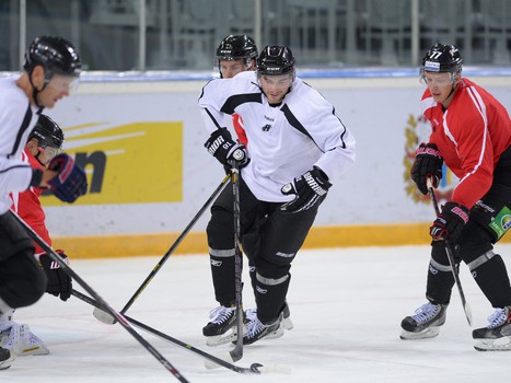 Первая тренировка ХК "Авангард" на льду "Арены Омск" в сезоне 2014/15