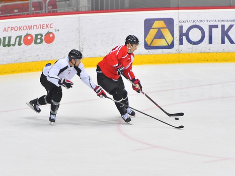 Раскатка "Авангарда" перед матчем с "Трактором" на турнире в Челябинске