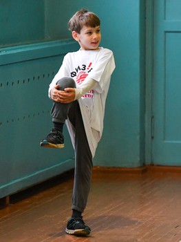 "Физ-ра с Омскими Ястребами" у первоклашек