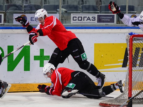 "Авангард" готовится к матчу с "Сибирью"