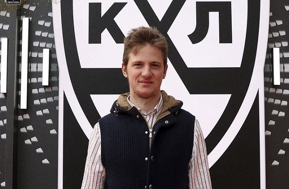 Владимир Ткачёв стал 12-м игроком «Авангарда», получившим «Золотой шлем»