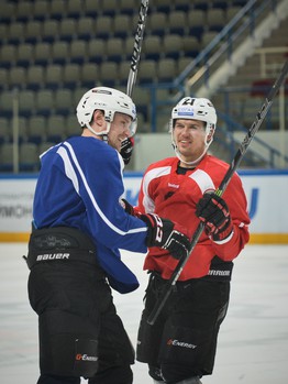 "Авангард" готовится к матчам в Хабаровске