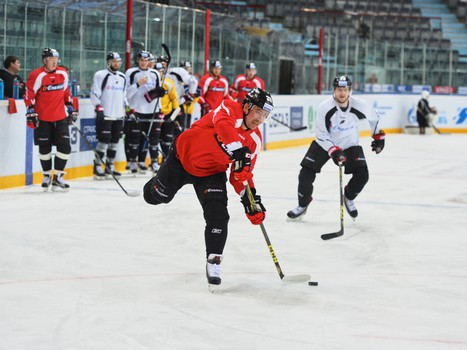 Открытая тренировка "Авангарда" для СМИ перед стартом плей-офф
