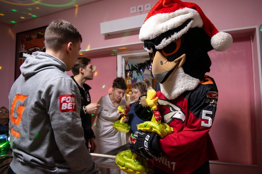 «Авангард» в гостях у болельщиков из гематологического отделения ОДКБ