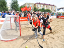 Жаркий хоккей: в Омске состоялся третий "Кубок Авангарда" по хоккею на песке