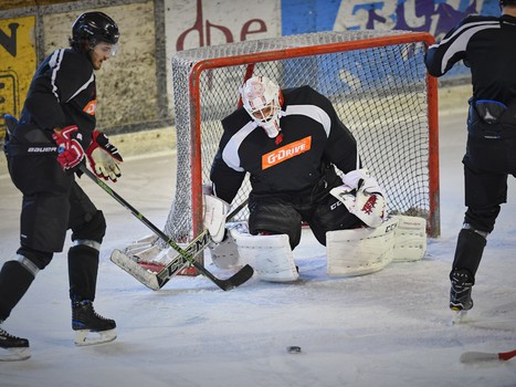 Раскатка "Авангарда" перед товарищеской игрой с "Витязем"