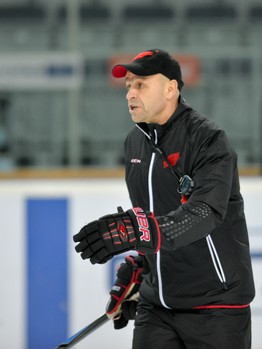 Сергей Гусев тренируется в основном составе перед матчем с "Витязем"