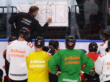 Тренировка «Авангарда» перед стартом турнира в Санкт-Петербурге