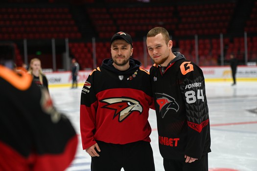 Массовые катания для 75 первых покупателей абонементов на матчи «Авангарда» в сезоне 2025/26 с Михаилом Гуляевым