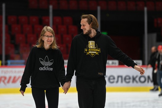 Массовые катания для 75 первых покупателей абонементов на матчи «Авангарда» в сезоне 2025/26 с Михаилом Гуляевым