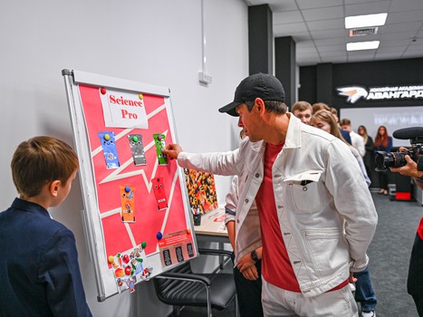 Александр Крылов на G-Drive Арене и в Хоккейной Академии «Авангард»