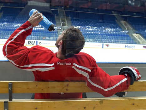 Тренировка "Авангарда" перед выездом в Астану