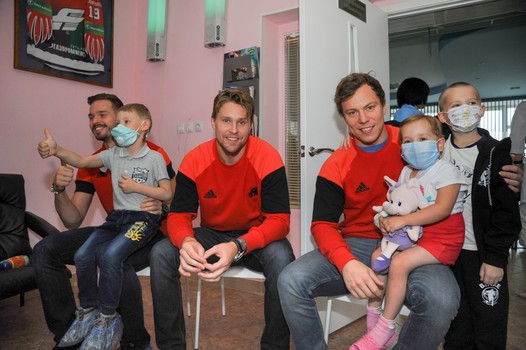 Фурх, Густафссон и Анелёв в гостях у юных болельщиков из ОДКБ