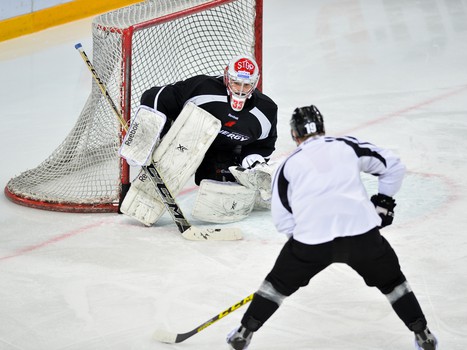 Раскатка "Авангарда" перед домашним матчем с "Нефтехимиком"