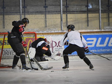 Раскатка "Авангарда" перед товарищеской игрой с "Витязем"