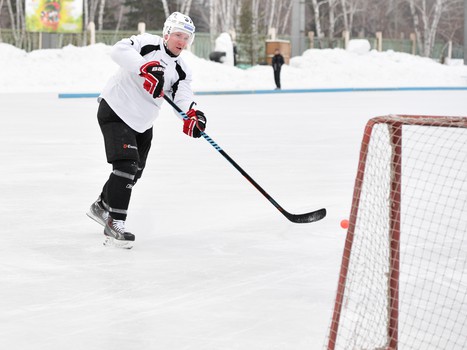 Тренировка "Авангарда" на открытом льду