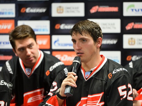 Пресс-конференция президента ХК "Авангард" Владимира Шалаева и представление новичков