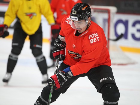 Первая тренировка Наиля Якупова в «Авангарде»