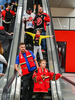 Первая официальная игра на G-Drive Арене: «Омские Ястребы» – «Сибирские Снайперы»