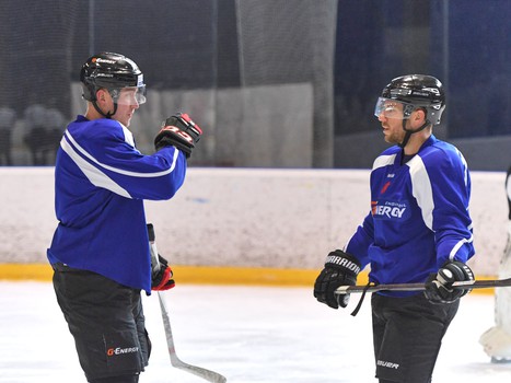 Перед игрой с "Пиратами". Тренировка на льду
