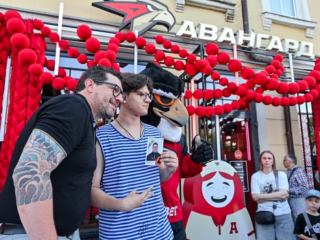 Первая вечеринка Буэнос Летос: Луи Робитайл