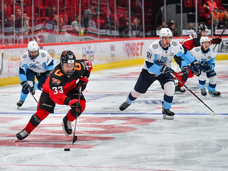 Первая официальная игра на G-Drive Арене: «Омские Ястребы» – «Сибирские Снайперы»