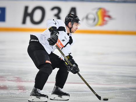 Виталий Меньшиков принял участие в раскатке "Авангарда" перед матчем с "Трактором"