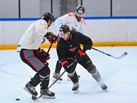 Тренировка «Авангарда» перед отправлением на турнир в Сочи