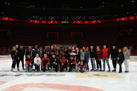 Массовые катания для 75 первых покупателей абонементов на матчи «Авангарда» в сезоне 2025/26 с Михаилом Гуляевым