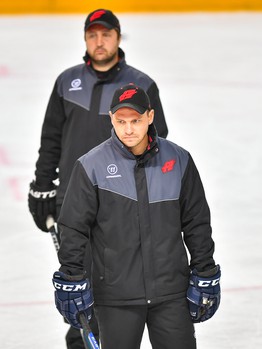 Тренировка "Омских Ястребов" перед стартом нового сезона МХЛ