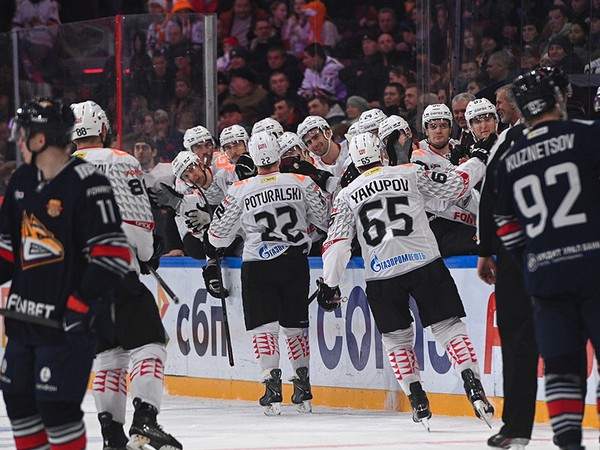 СЕГОДНЯ ВСЕ КРАСАВЦЫ | Победная раздевалка «Авангарда» после матча с «Металлургом»