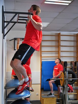 Хоккеисты "Авангарда" проходят тестирование