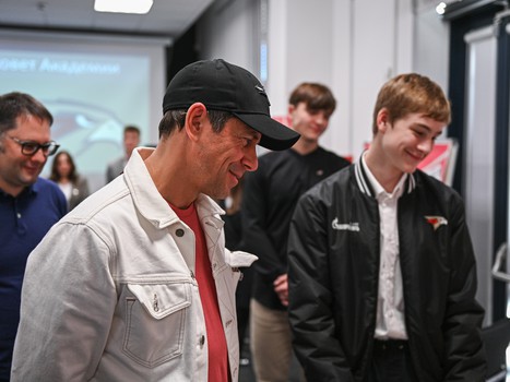 Александр Крылов на G-Drive Арене и в Хоккейной Академии «Авангард»