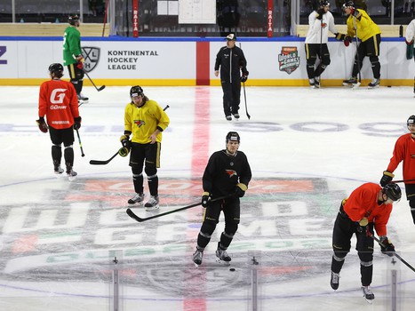 Тренировка «Авангарда» перед матчем с «Ак Барсом» в Дубае