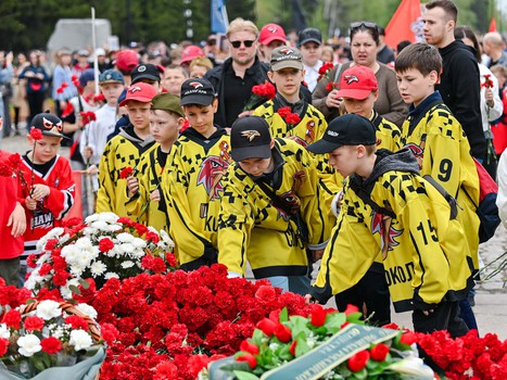 Возложение цветов в Парке Победы