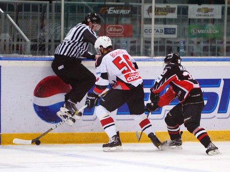 1/4 финала плей-офф МХЛ. Матч №4. "Омские Ястребы" - "Белые Медведи" 1:2