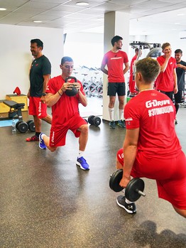 Первая тренировка Боба Хартли с "Авангардом"