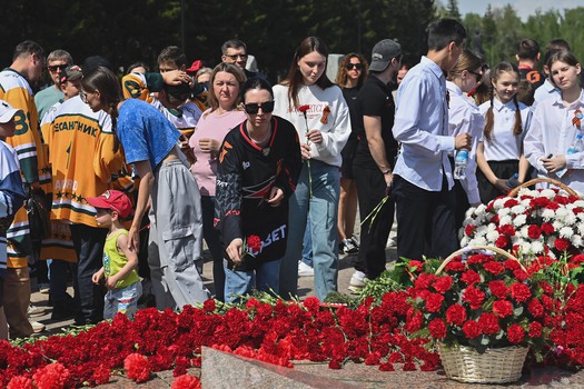 Возложение цветов в Парке Победы