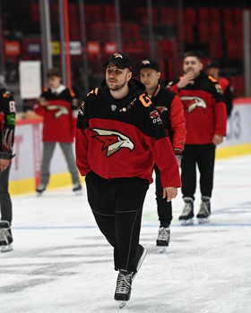 Массовые катания для 75 первых покупателей абонементов на матчи «Авангарда» в сезоне 2025/26 с Михаилом Гуляевым