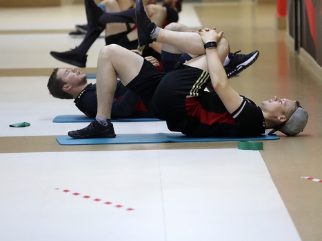 «Авангард» продолжает тренировки