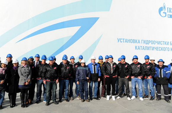Хоккеисты "Авангарда" посетили "Газпромнефть-ОНПЗ"