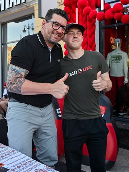 Первая вечеринка Буэнос Летос: Луи Робитайл