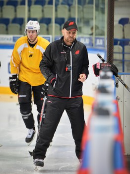 "Авангард" готовится к матчам в Хабаровске