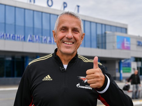 Боб Хартли прилетел в Омск