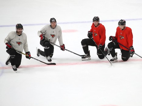 «Авангард» продолжает тренировки